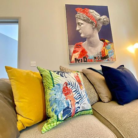 Beautiful Apartment - 5 Minute Walk To The Best Beach! - Great Location - Parking - Fast Wifi - Smart Tv - Newly Decorated - Sleeps Up To 4! Close To Bournemouth & Poole Town Centre Екстер'єр фото