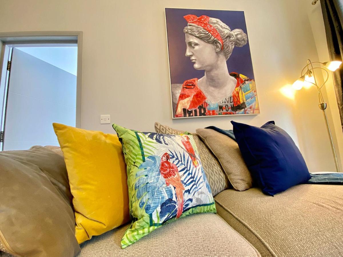 Beautiful Apartment - 5 Minute Walk To The Best Beach! - Great Location - Parking - Fast Wifi - Smart Tv - Newly Decorated - Sleeps Up To 4! Close To Bournemouth & Poole Town Centre Екстер'єр фото