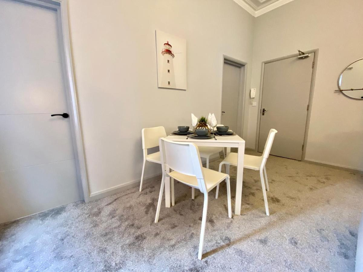 Beautiful Apartment - 5 Minute Walk To The Best Beach! - Great Location - Parking - Fast Wifi - Smart Tv - Newly Decorated - Sleeps Up To 4! Close To Bournemouth & Poole Town Centre Екстер'єр фото