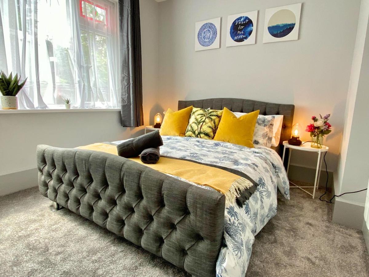 Beautiful Apartment - 5 Minute Walk To The Best Beach! - Great Location - Parking - Fast Wifi - Smart Tv - Newly Decorated - Sleeps Up To 4! Close To Bournemouth & Poole Town Centre Екстер'єр фото