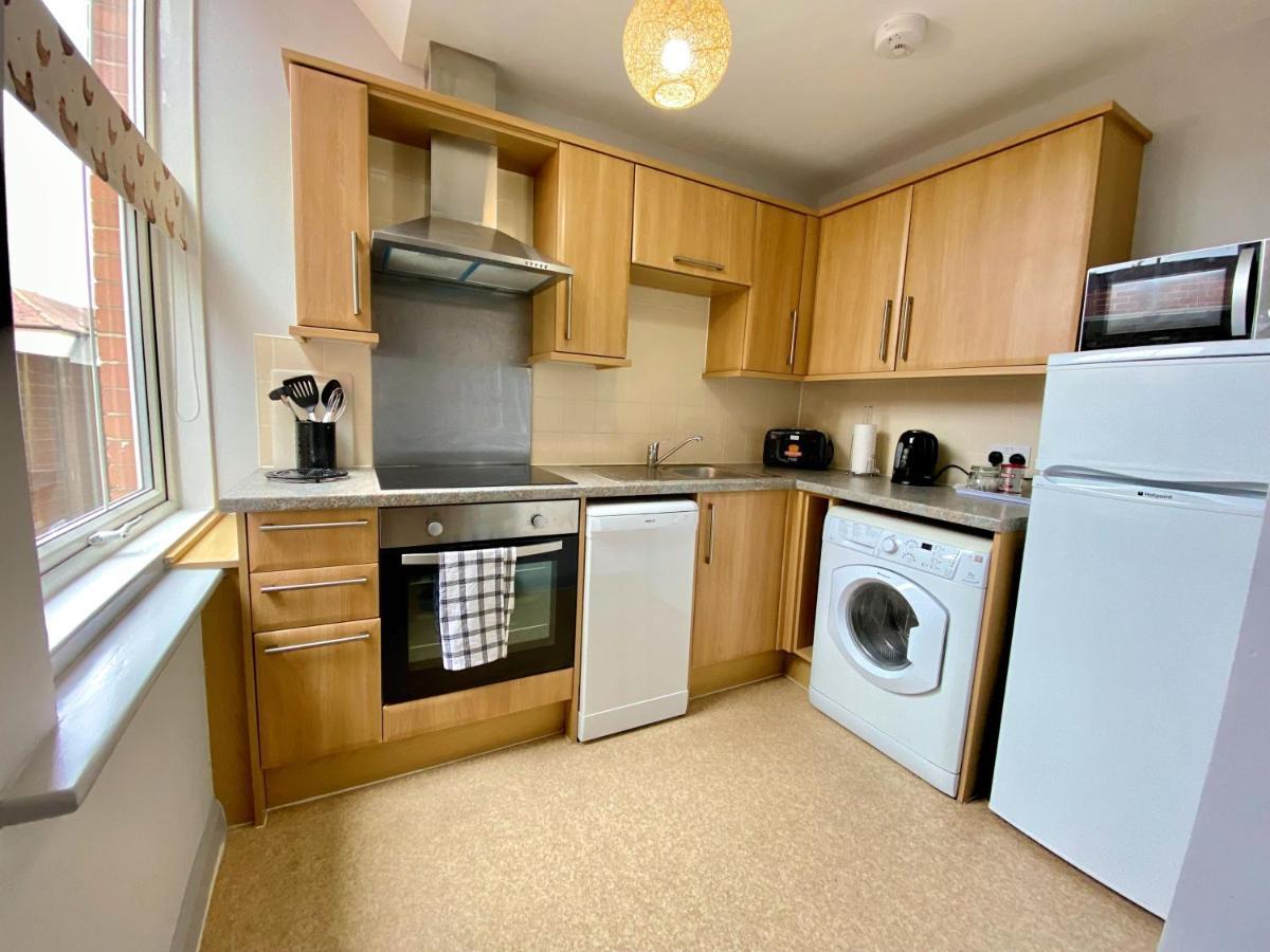 Beautiful Apartment - 5 Minute Walk To The Best Beach! - Great Location - Parking - Fast Wifi - Smart Tv - Newly Decorated - Sleeps Up To 4! Close To Bournemouth & Poole Town Centre Екстер'єр фото