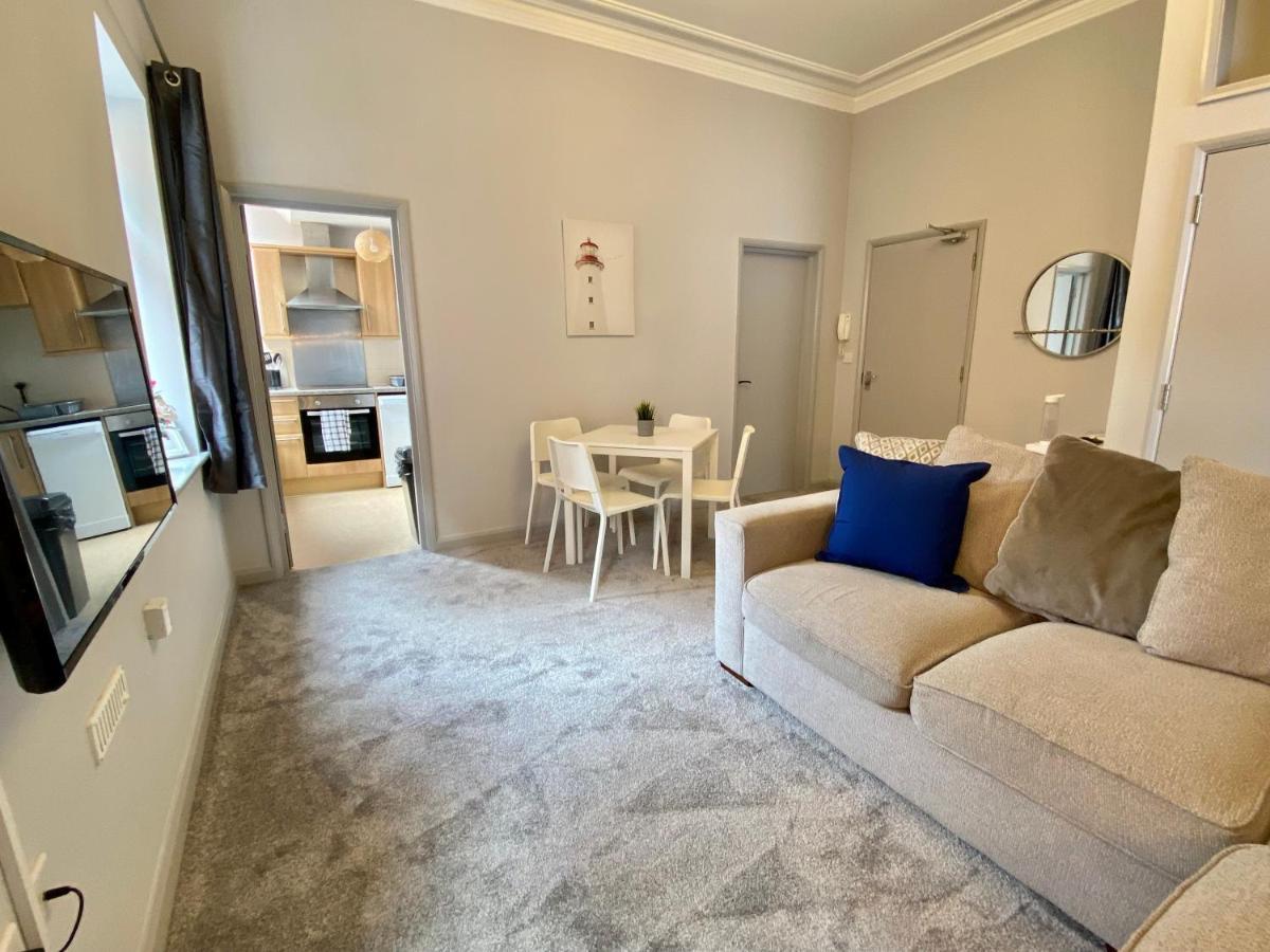 Beautiful Apartment - 5 Minute Walk To The Best Beach! - Great Location - Parking - Fast Wifi - Smart Tv - Newly Decorated - Sleeps Up To 4! Close To Bournemouth & Poole Town Centre Екстер'єр фото