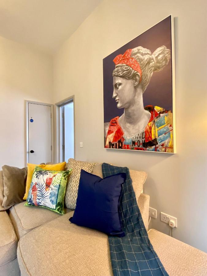 Beautiful Apartment - 5 Minute Walk To The Best Beach! - Great Location - Parking - Fast Wifi - Smart Tv - Newly Decorated - Sleeps Up To 4! Close To Bournemouth & Poole Town Centre Екстер'єр фото