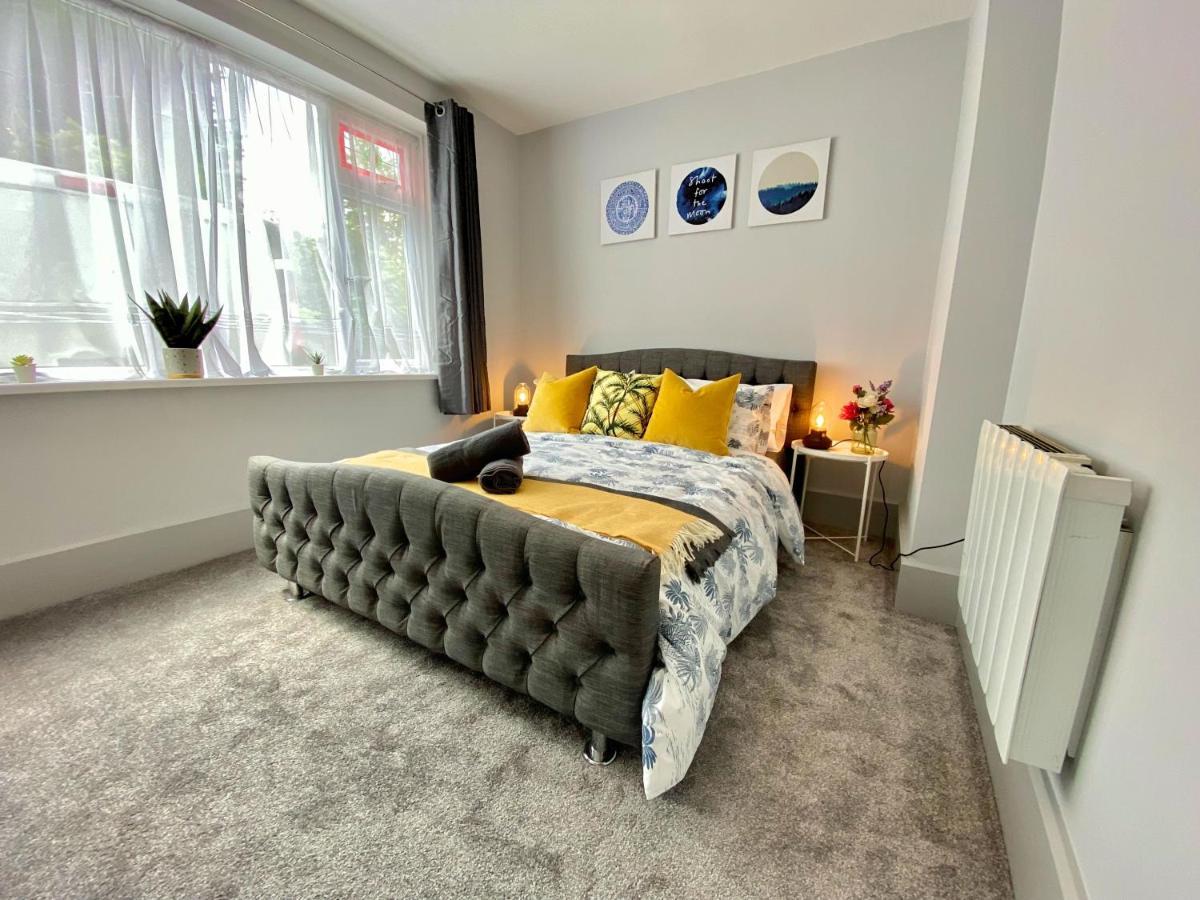 Beautiful Apartment - 5 Minute Walk To The Best Beach! - Great Location - Parking - Fast Wifi - Smart Tv - Newly Decorated - Sleeps Up To 4! Close To Bournemouth & Poole Town Centre Екстер'єр фото
